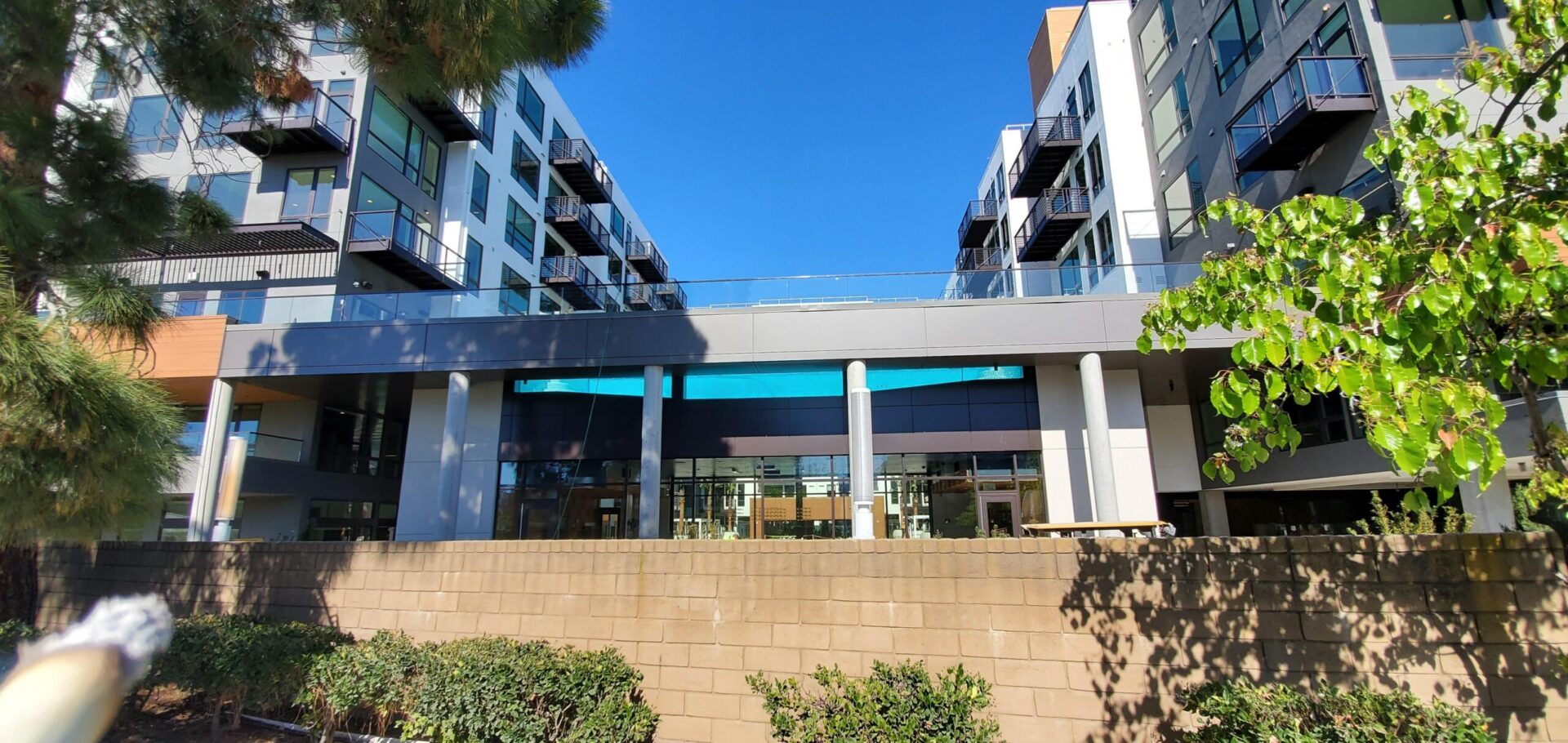 A building with a blue sky in the background